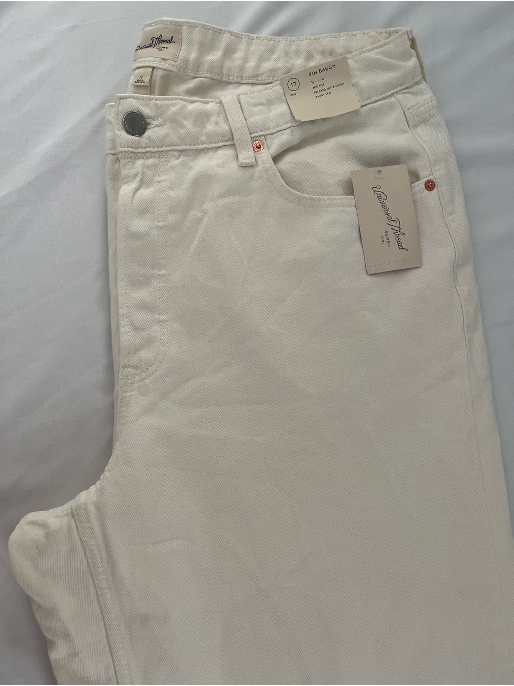 Universal Thread women's size 17 Off-White Relaxed Jeans